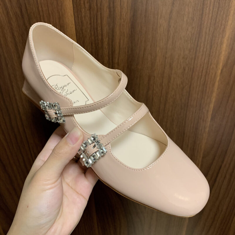 Roger vivier 新款双钻扣玛丽珍