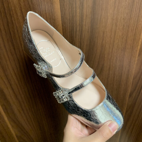 Roger vivier 新款双钻扣玛丽珍