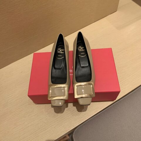 Roger Vivieri 2.5cm方扣漆皮