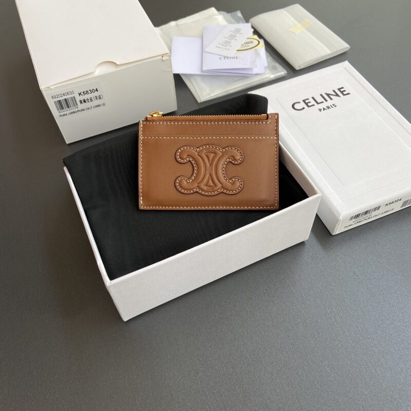 CELINE TRIOMPHE亮泽牛皮革卡包 编号:10K58304EMJ.04LU K58304 黃褐全皮(羊皮)