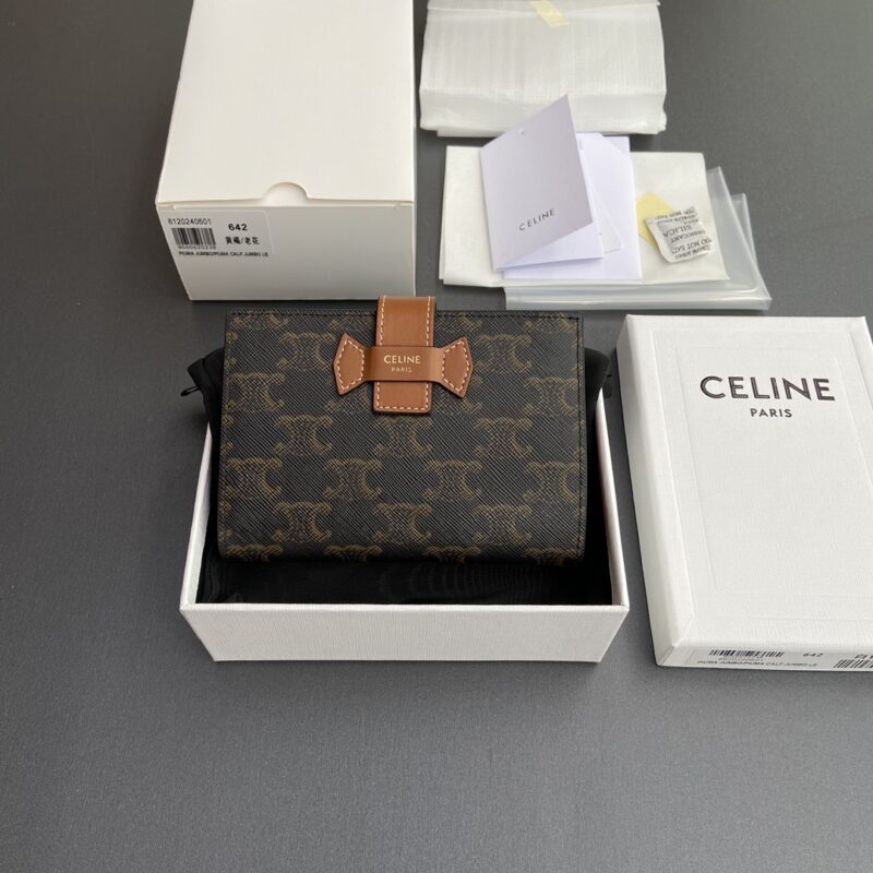 CELINE TRIOMPHE标志中号羊皮革钱包 编号:10B642DB7.04LU 642黃褐/老花