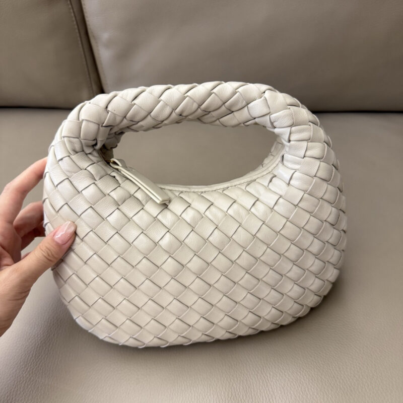 BV Mini Veneta Bag 型号：867031 雪花岩白