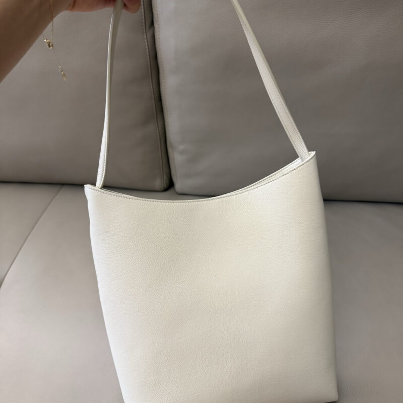 THE ROW Alma Shoulder 型号:TR1242 胎牛白色