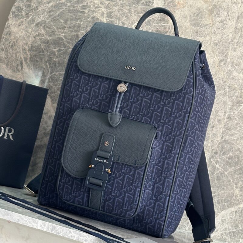 DIOR迪奥马鞍双肩背包新品型号：93392浅蓝布双肩包