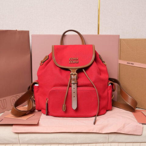 MIUMIU 新品学院风双肩包 5BZ042 红色