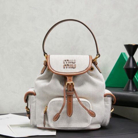 MIUMIU 新品学院风双肩包 5BZ043 白色帆布
