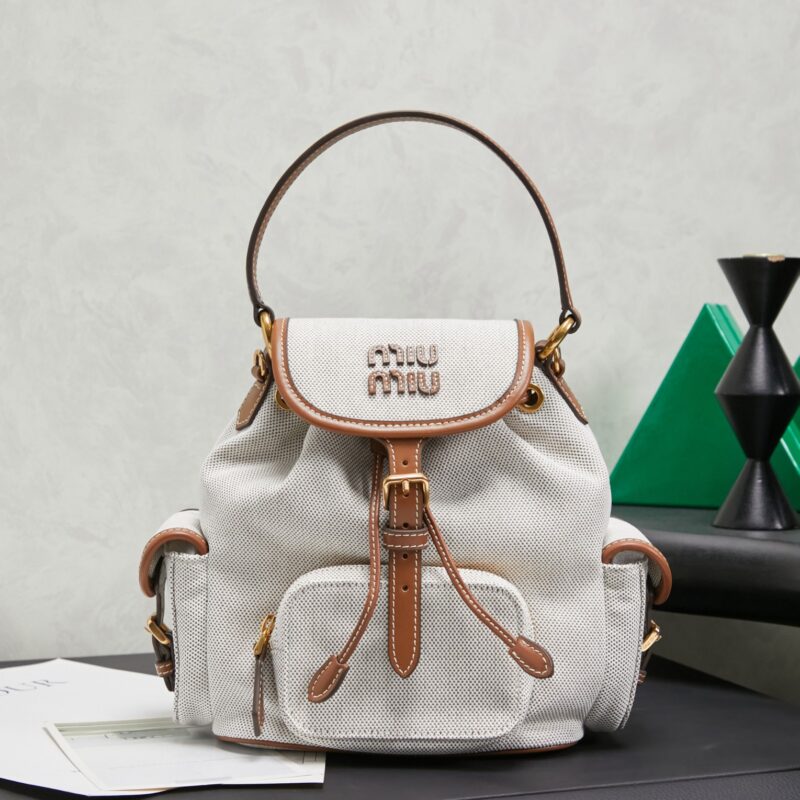 MIUMIU 新品学院风双肩包 5BZ043 白色帆布