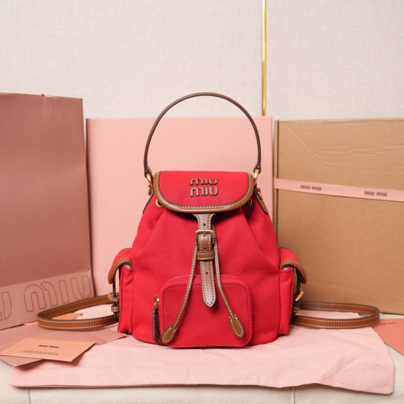 MIUMIU 新品学院风双肩包 5BZ043 大红