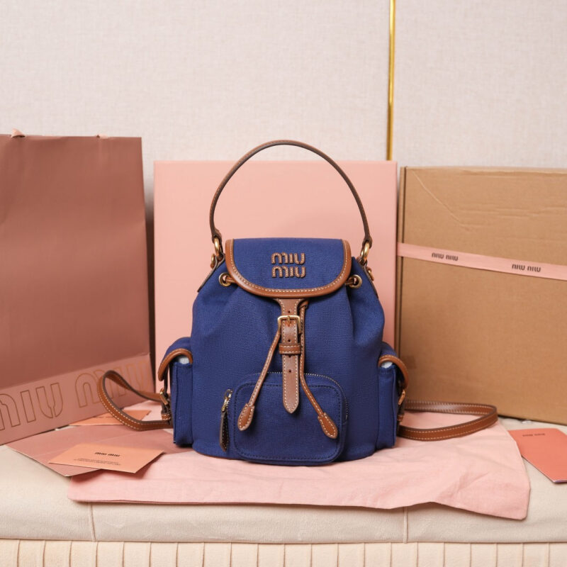 MIUMIU 新品学院风双肩包 5BZ043 蓝色