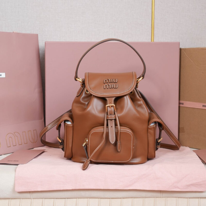 MIUMIU 新品学院风双肩包 5BZ043 棕色