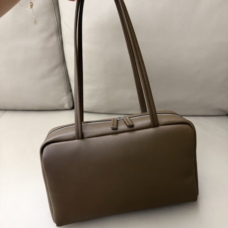 THE ROW Astra Bowling Bag 绵羊皮 型号：TR1105  茶棕色