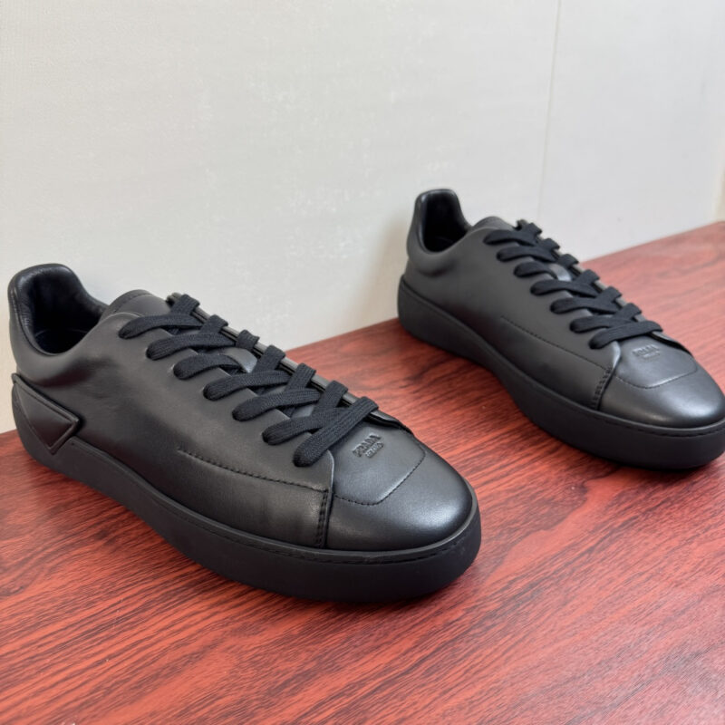 PRADA 男士Court皮革运动鞋 货号:2EE483 黑色