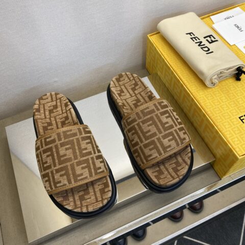 FENDI 男士拖鞋