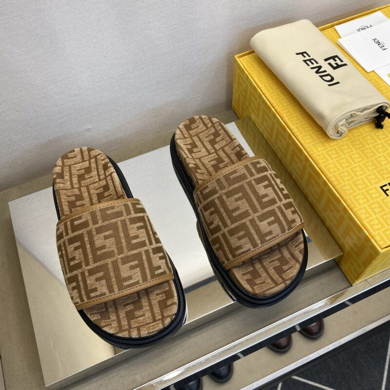 FENDI 男士拖鞋