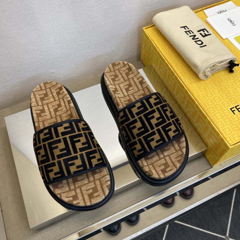 FENDI 男士拖鞋