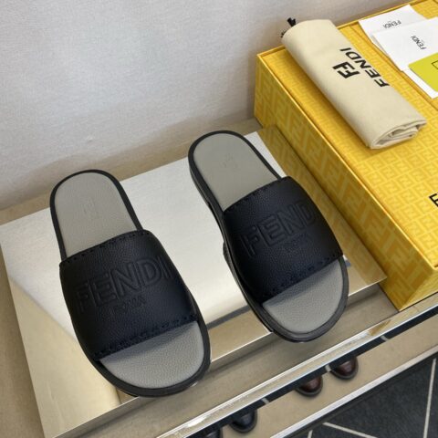 FENDI 男士真皮底拖鞋
