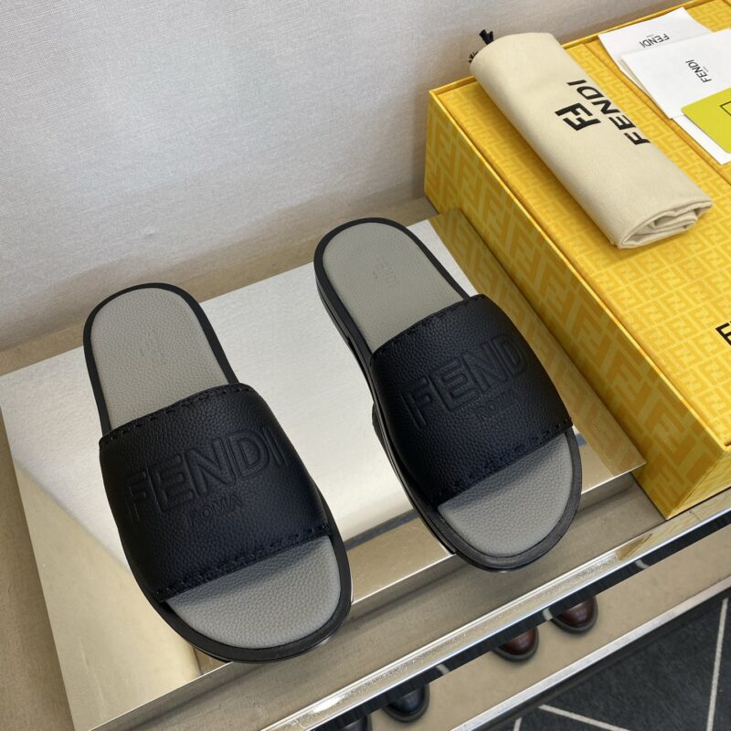 FENDI 男士真皮底拖鞋