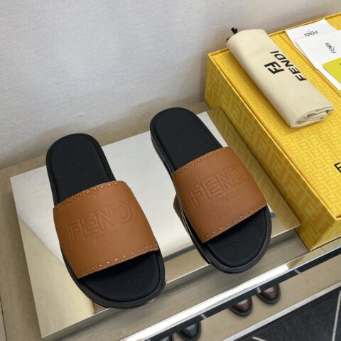 FENDI 男士真皮底拖鞋