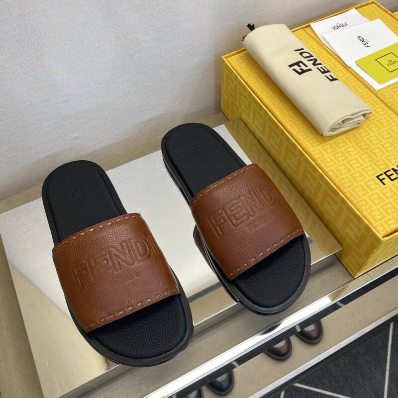 FENDI 男士真皮底拖鞋