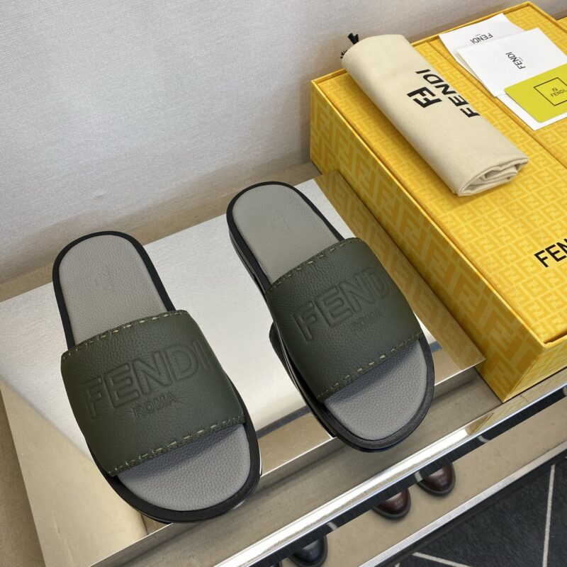 FENDI 男士真皮底拖鞋