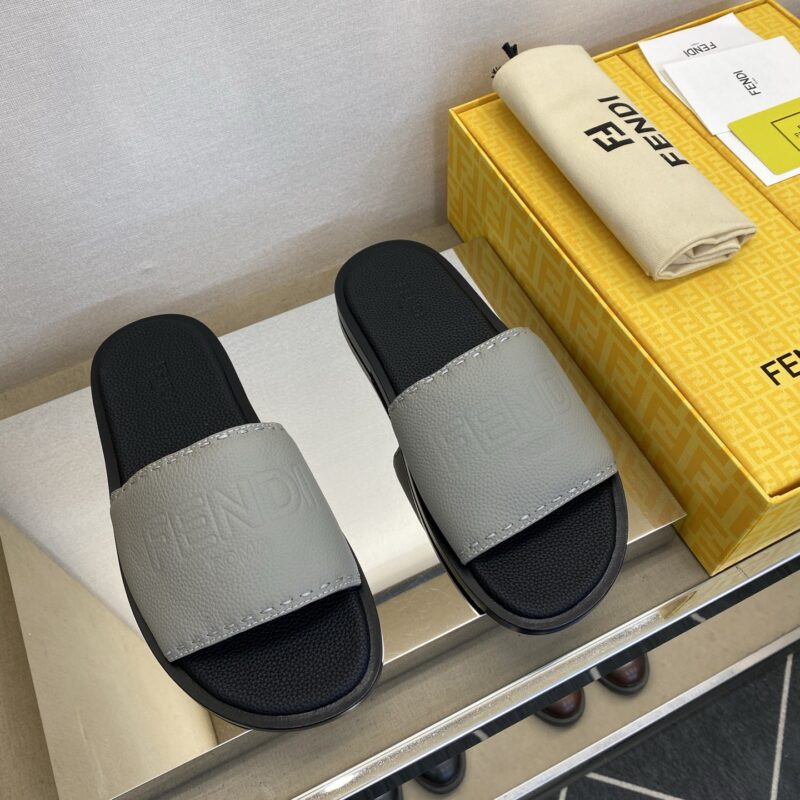 FENDI 男士真皮底拖鞋