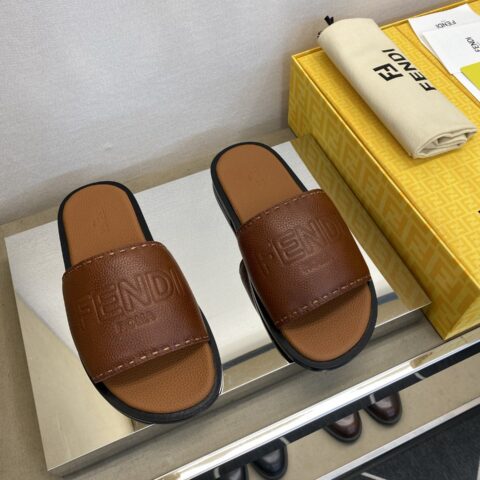 FENDI 男士真皮底拖鞋