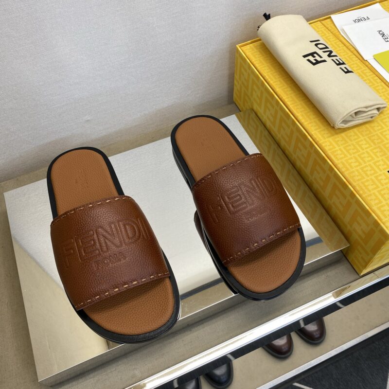 FENDI 男士真皮底拖鞋