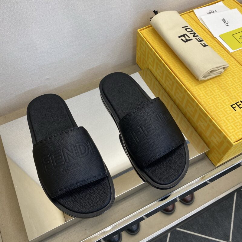 FENDI 男士真皮底拖鞋