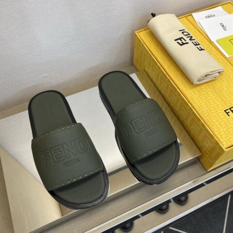 FENDI 男士真皮底拖鞋