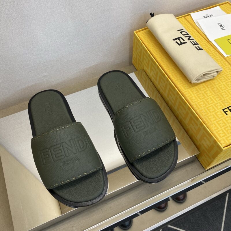 FENDI 男士真皮底拖鞋