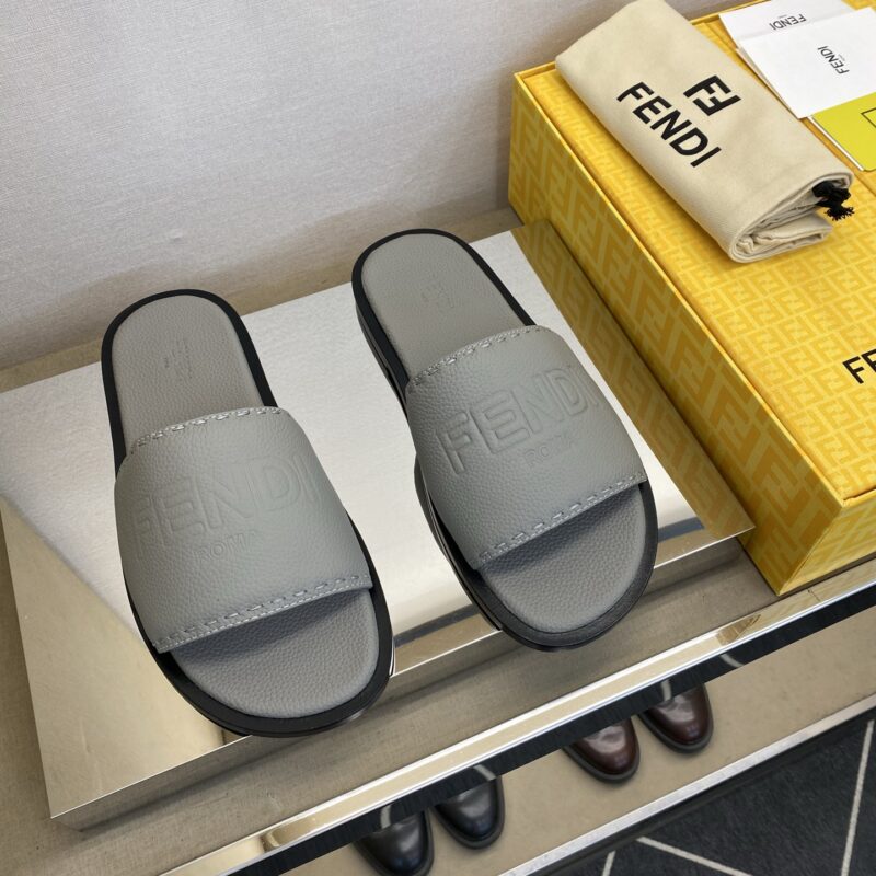 FENDI 男士真皮底拖鞋