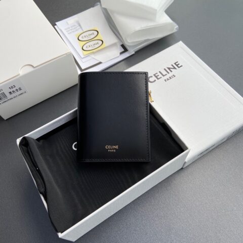 CELINE TRIOMPHE墜飾粒面牛皮革短款錢包 编号:10M 103 FVO.38NO 102 103 黑色全皮
