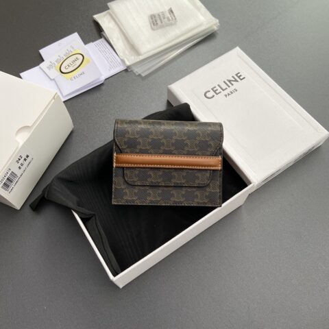 CELINE TRIOMPHE标志印花卡包名片包 编号:10E242BZ904.LU 242黃褐/老花