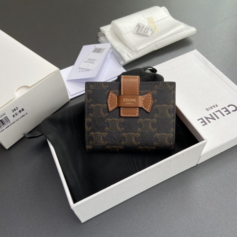 CELINE TRIOMPHE标志印花短款三折钱包 编号:10H262DB7.04LU 262黃褐/老花