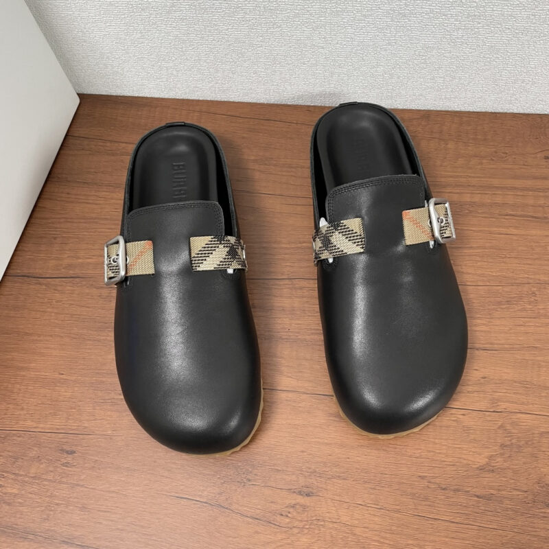 Burberry 新款男士格纹皮革 Urchin 半拖 货号：60426半拖 黑牛皮
