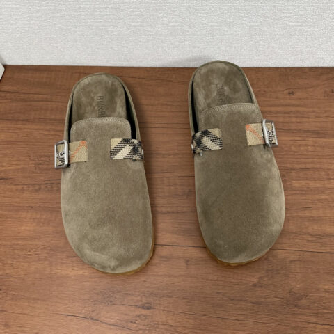 Burberry 新款男士格纹皮革 Urchin 半拖 货号：60426半拖 橄榄绿