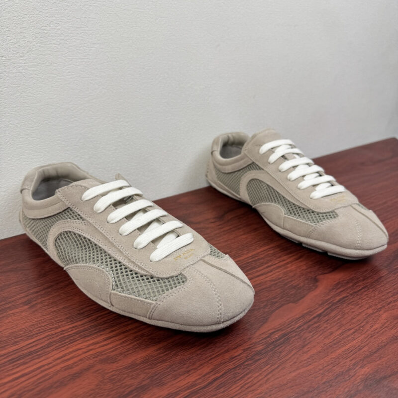 PRADA Montecarlo绒面牛皮革与网眼运动鞋 货号：2E2470W灰色
