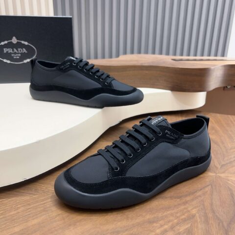 PRADA Speedrock 男士尼龙与绒面皮革运动鞋 货号：2EE469B