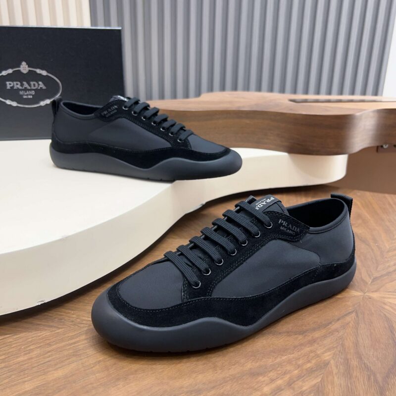 PRADA Speedrock 男士尼龙与绒面皮革运动鞋 货号：2EE469B