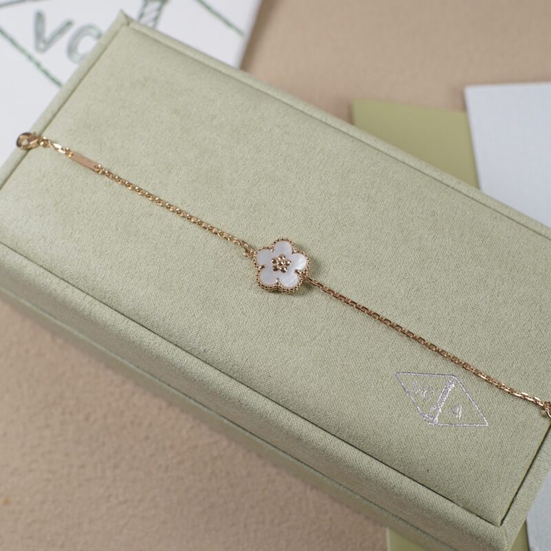 Van Cleef&Arpels lucky spring梅花手链