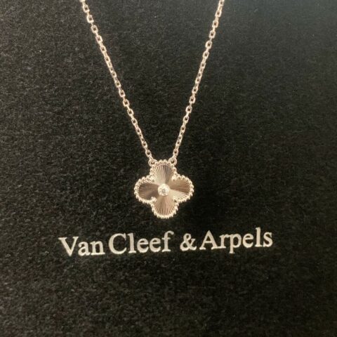 Van Cleef&Arpels VCA一钻镭射单花项链