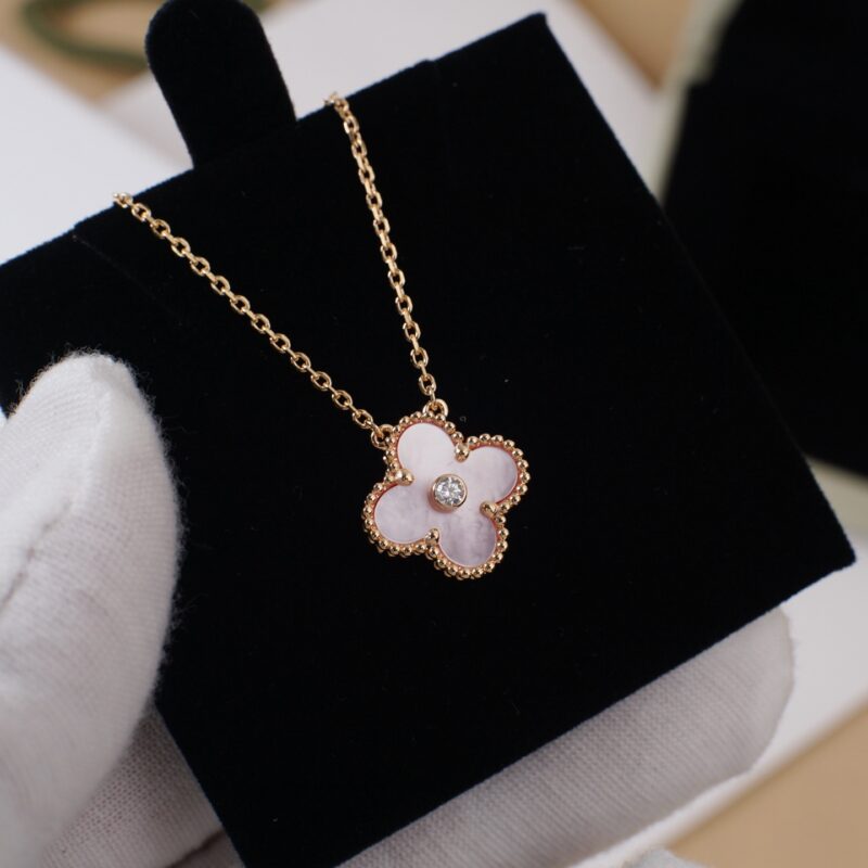 Van Cleef&Arpels 带钻粉贝母四叶草项链
