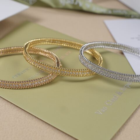 Van Cleef&Arpels 窄版单排钻手镯