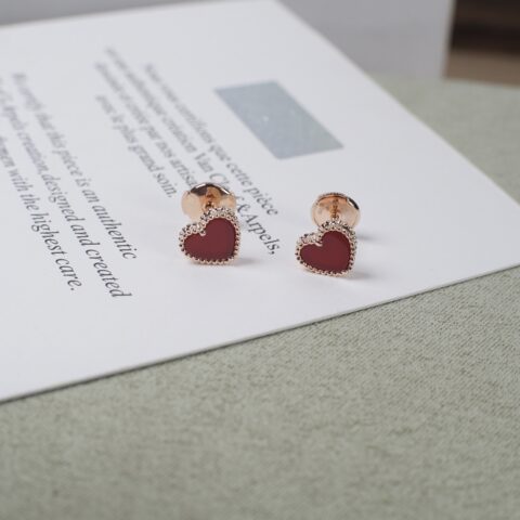 Van Cleef&Arpels 红心耳钉