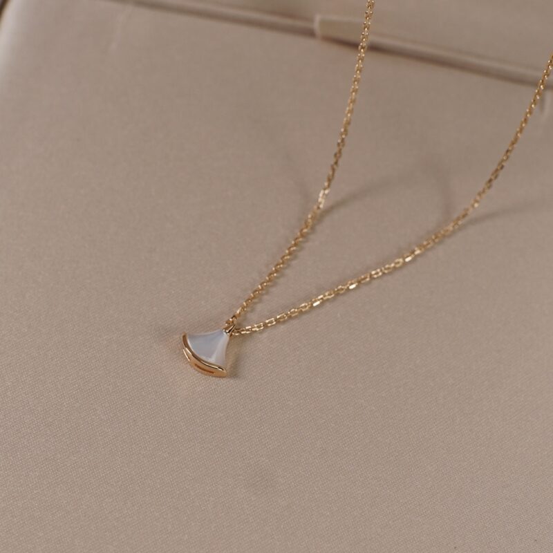 BVLGARI 宝格丽mini白贝母小裙子项链