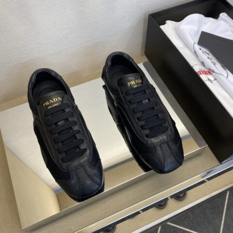 PRADA 男士休闲款