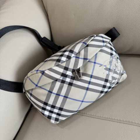 Burberry B家最新款腰包 型号7801青苔色