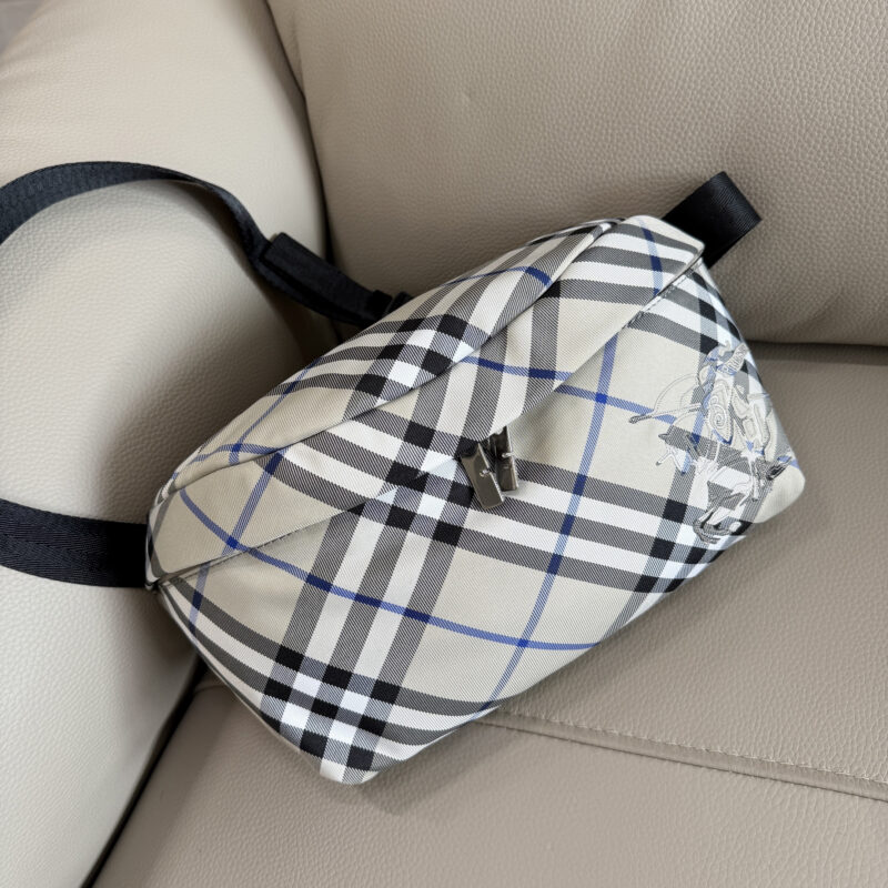 Burberry B家最新款腰包 型号7801青苔色
