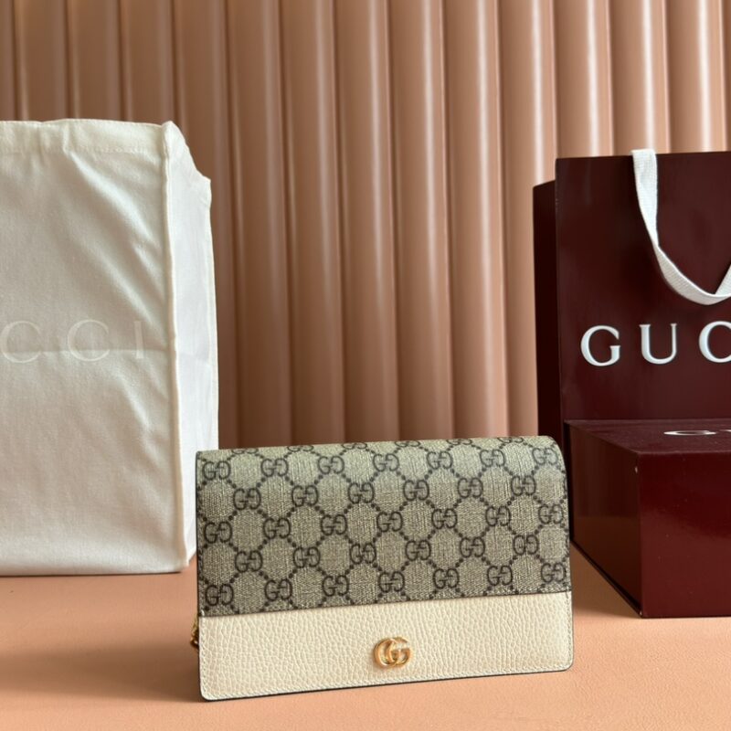 GUCCI GG Marmont系列 型号：497985 pvc白
