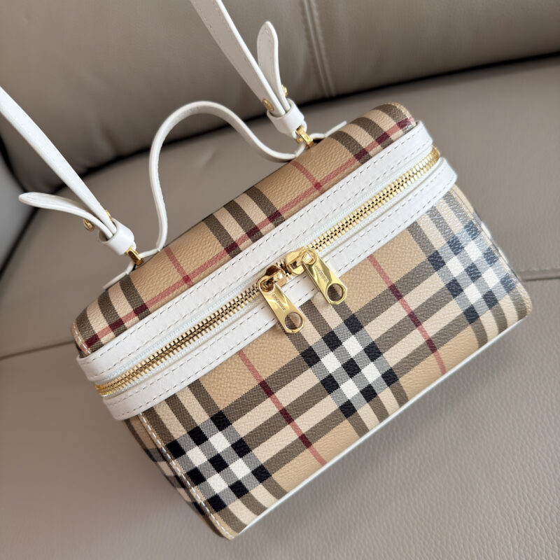 Burberry B家格纹 Vanity 包款 型号5251